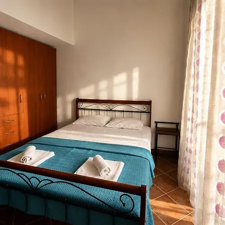 Laura House Nikiti (Sithonia)